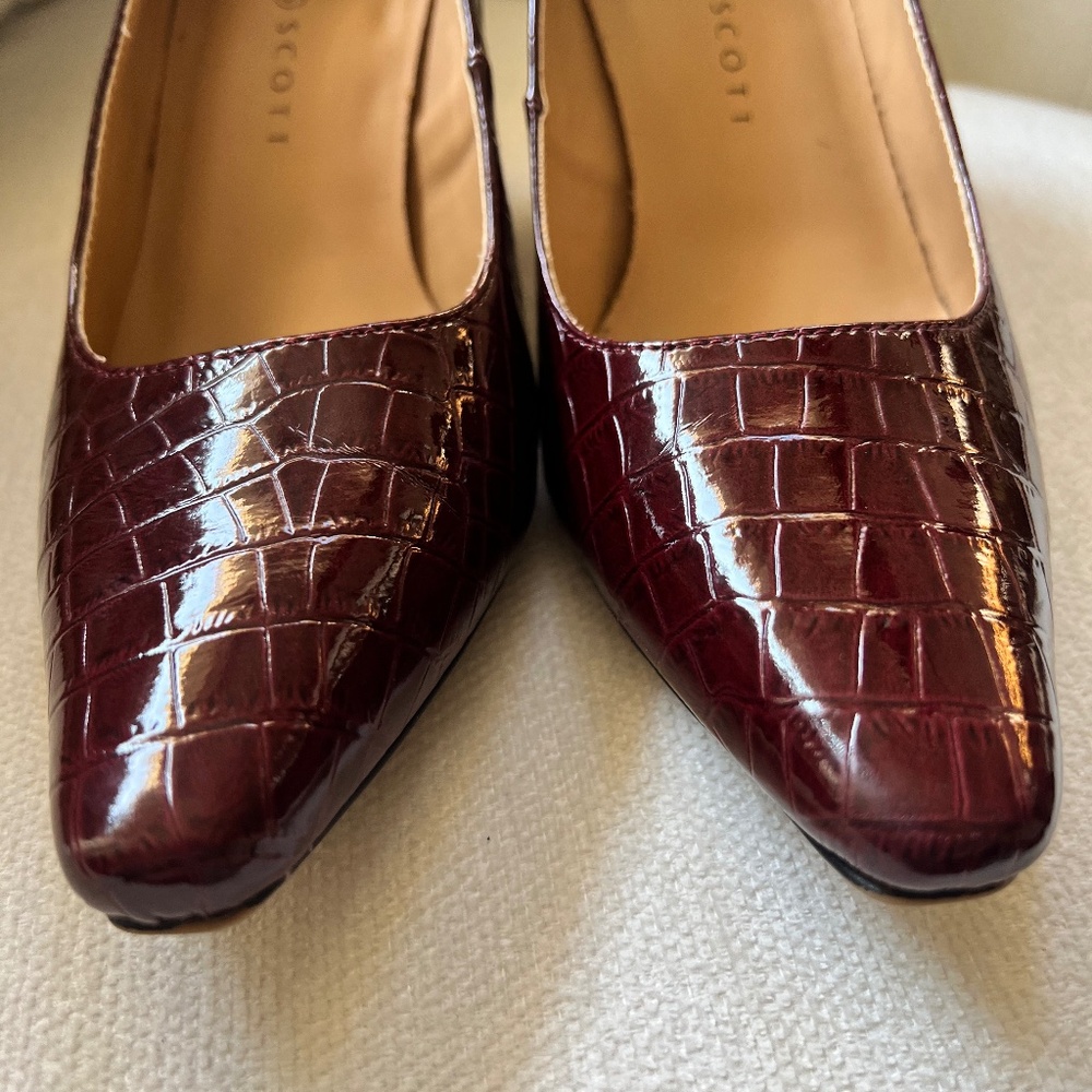 Karen Scott crocodile patterned pumps, 7M, burgundy, excellent condition